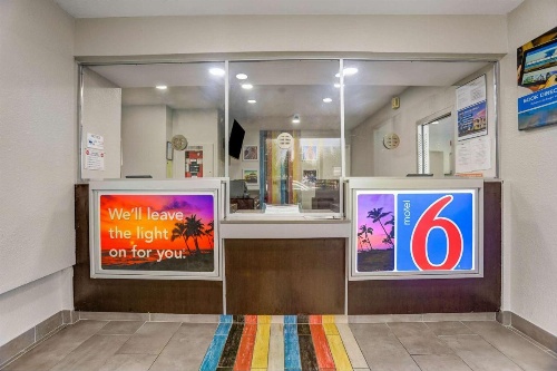 Motel 6-San Bernardino, CA - South image 27